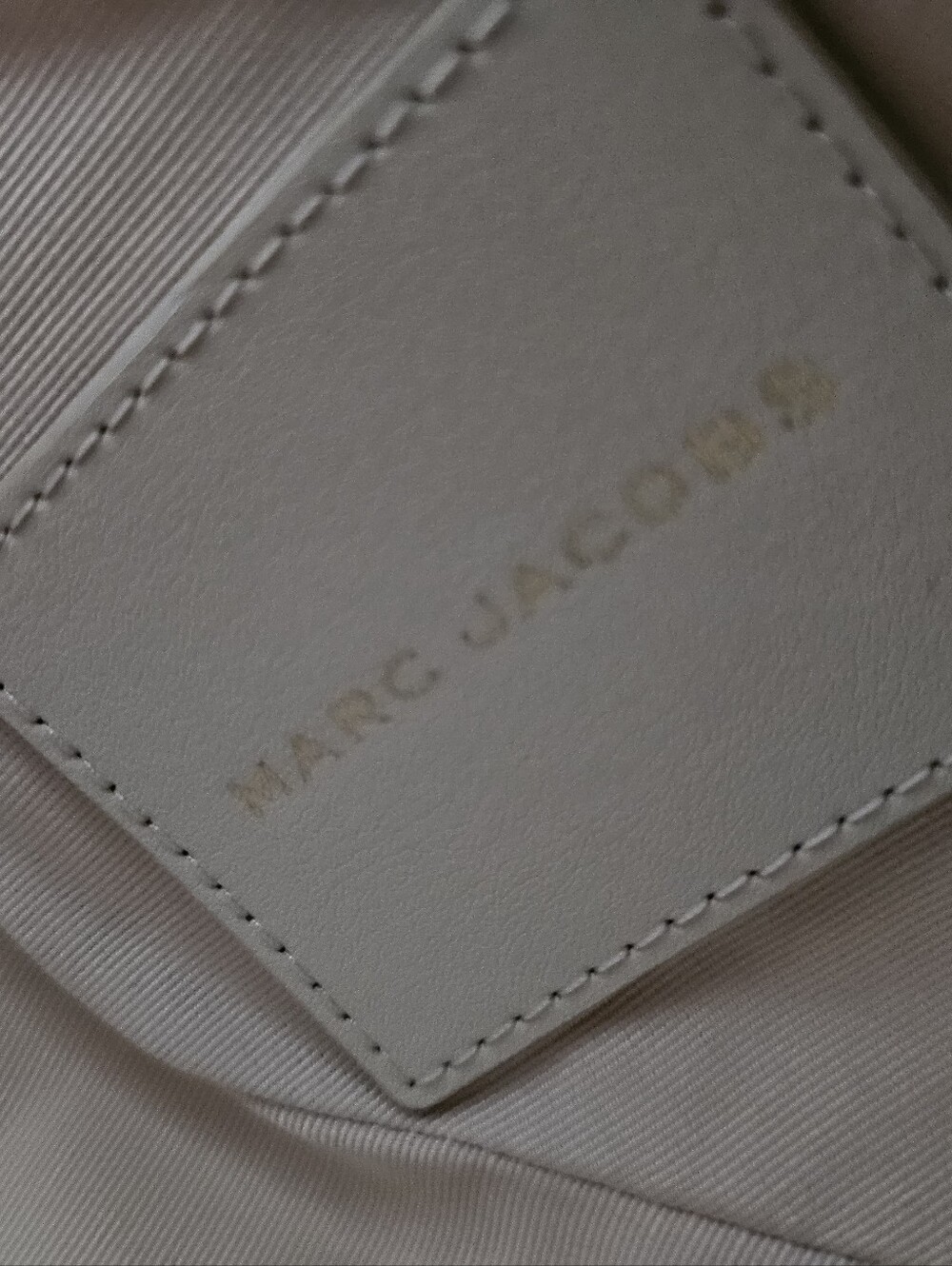 NWT Marc Jacobs Mouse Wristlet with Crossbody Strap - Picture 4 of 6